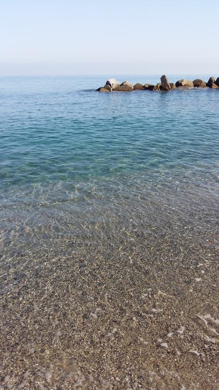 Attico Del Sole Panzió Rometta Marea Kültér fotó